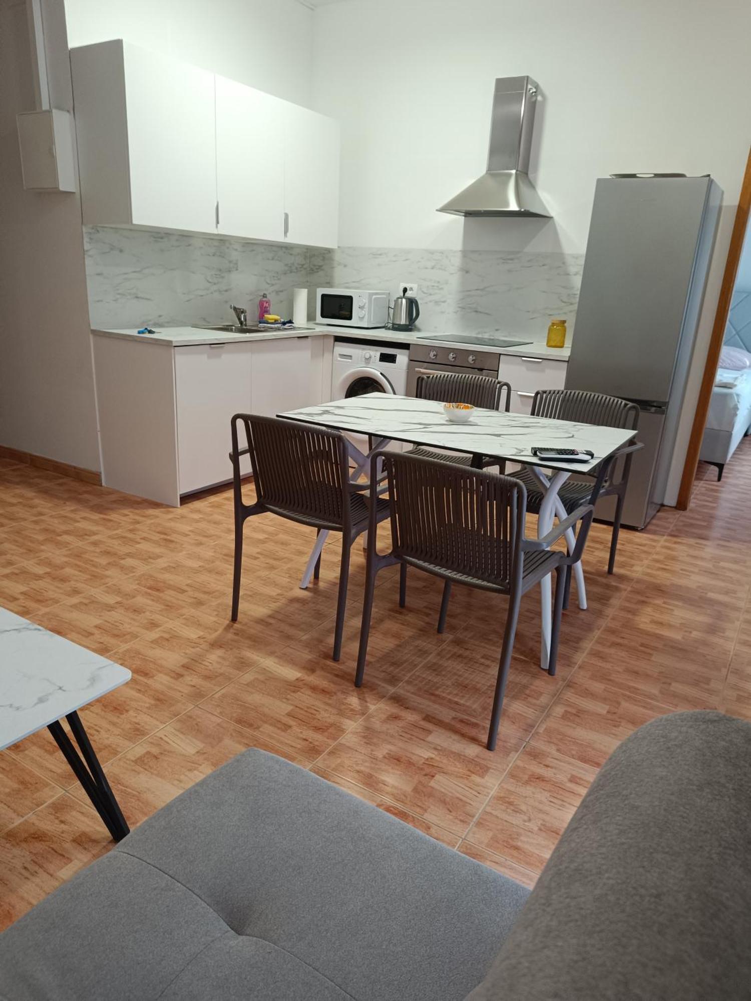 Apartmani "Radi" Baska Voda Exterior photo